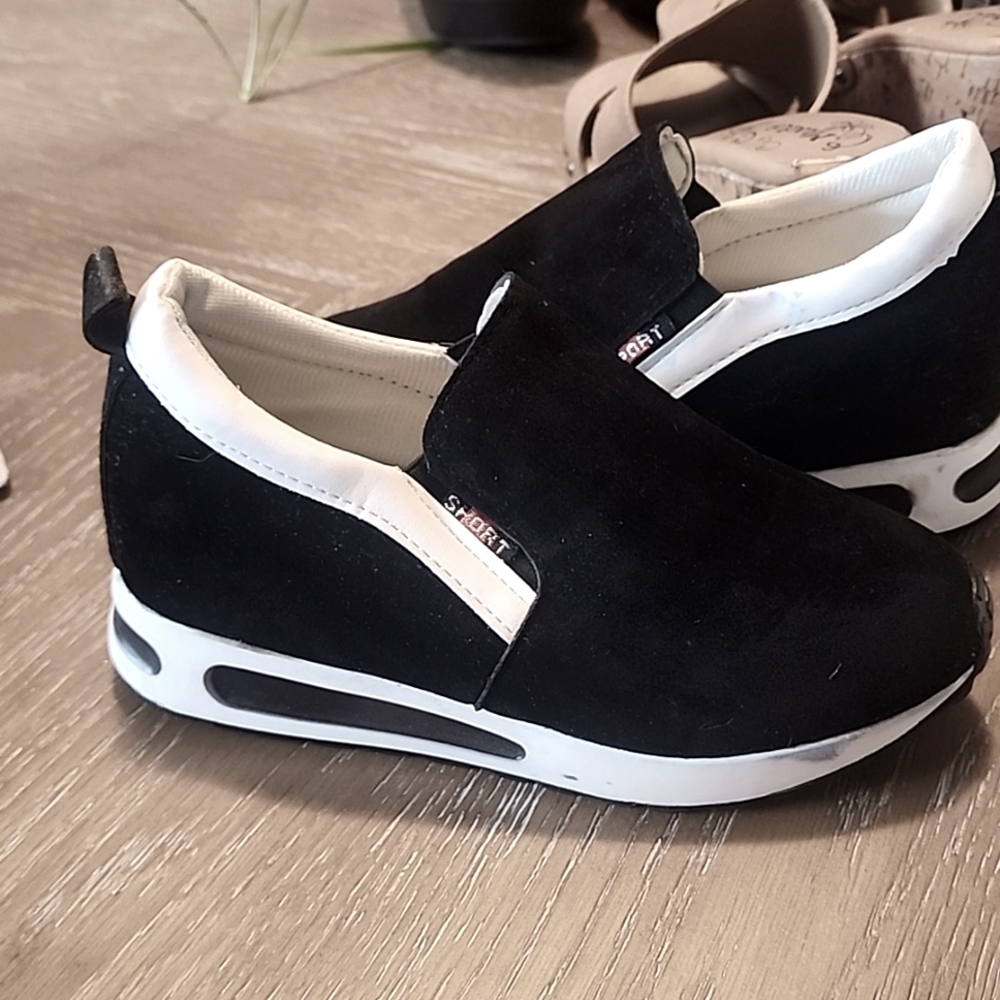 Sport shoes